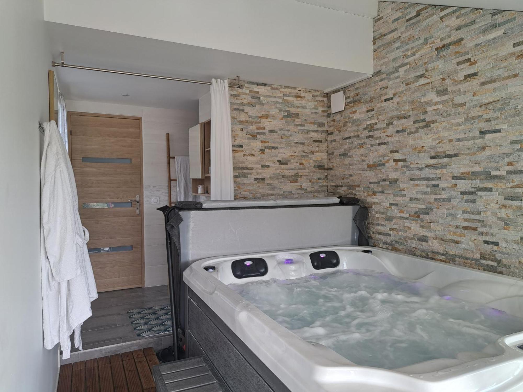 Adorelys Sejour Bien Etre - Spa Et Massage Saint-Cassien  エクステリア 写真